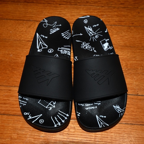 Paper Planes Slides - Picture 2 of 5